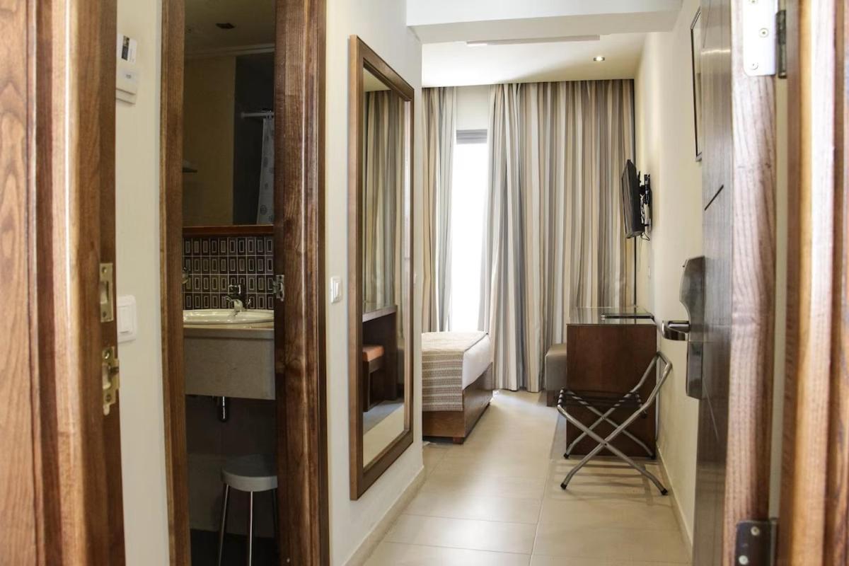 Le Consul 3*
