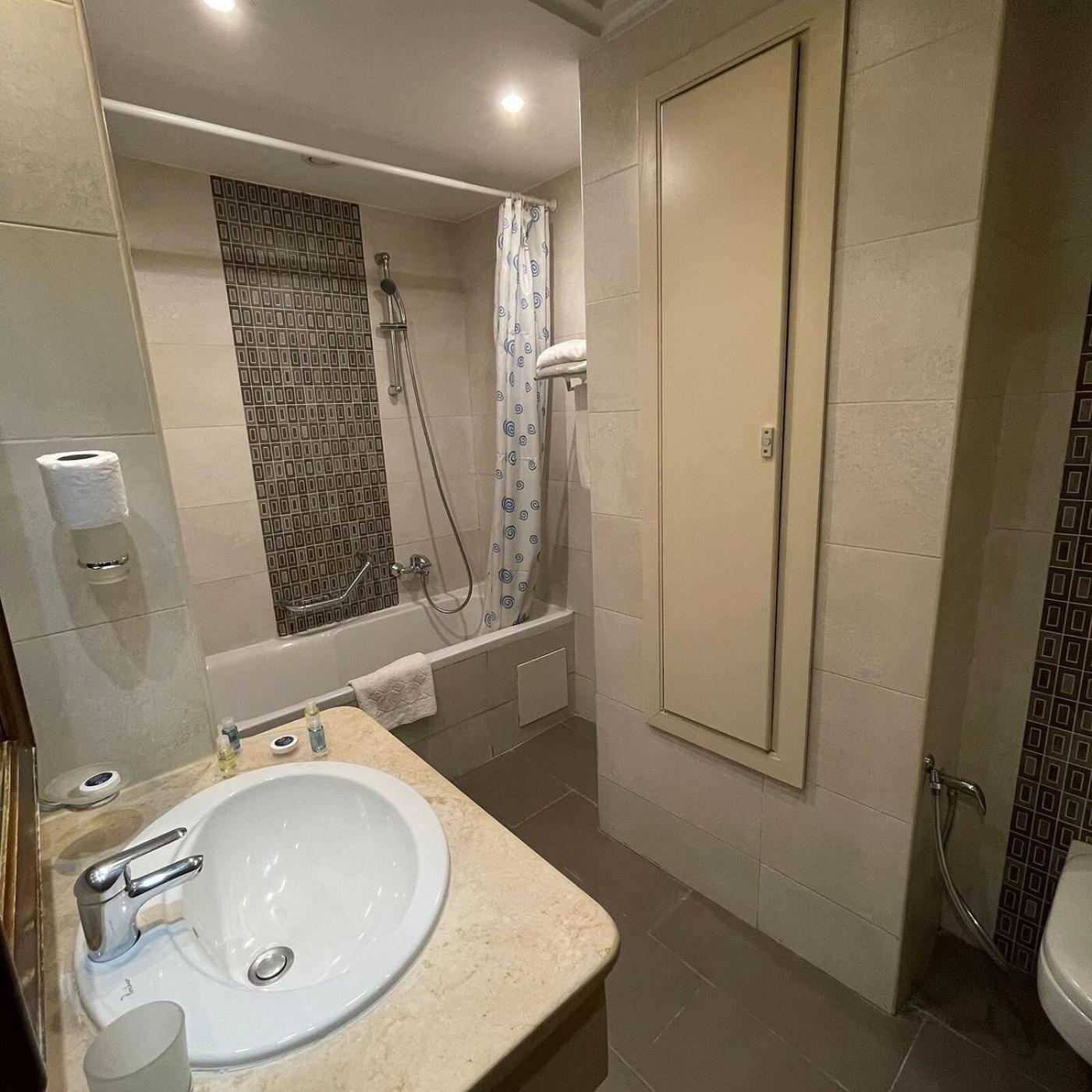 Le Consul 3*